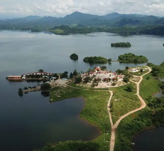 aereal view lake picachos