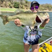 amazing blackbass catch lake picachos