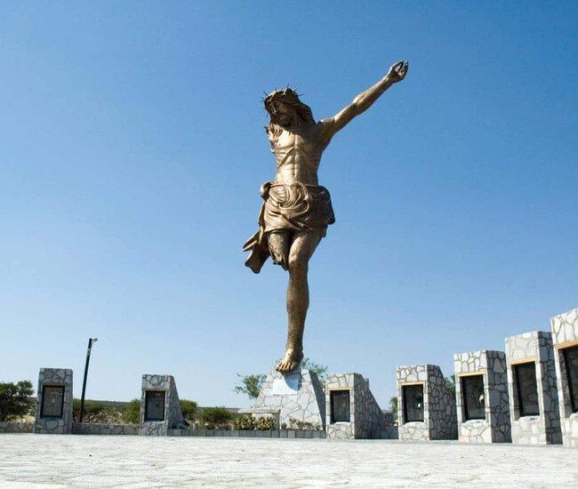 Gorgeous view of Statue on Lake Cristo Roto