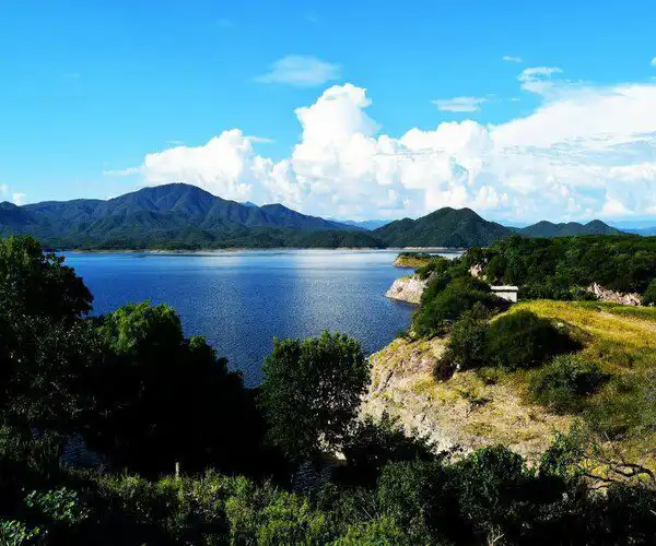 gorgeous lake Baccarac view