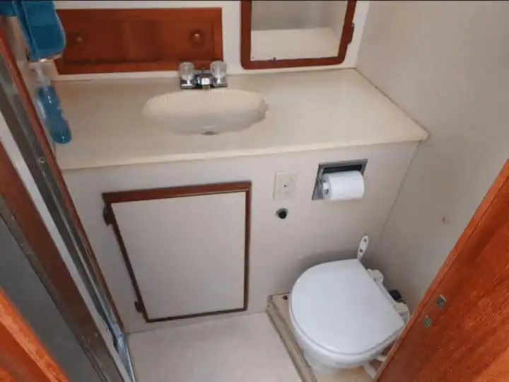 Samaki II - Interior cabin view 1