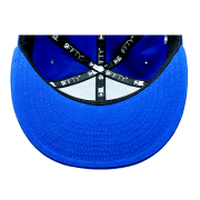 Detalle de la visera inferior de gorra de pesca personalizada El Rey del Pargo.